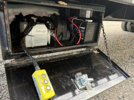 New 2026 32' PJ Low-Pro Gooseneck Trailer - 12k Axles - Hyd Jacks