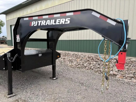 New 2026 32' PJ Low-Pro Gooseneck Trailer - 12k Axles - Hyd Jacks