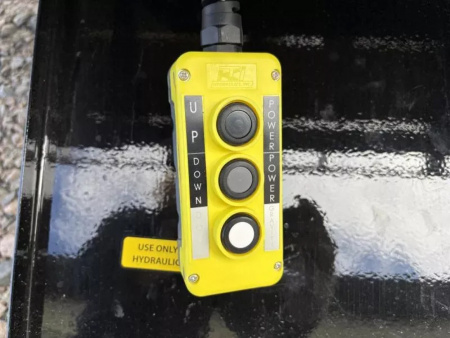 New 2026 32' PJ Low-Pro Gooseneck Trailer - 12k Axles - Hyd Jacks