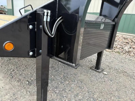 New 2026 32' PJ Low-Pro Gooseneck Trailer - 12k Axles - Hyd Jacks