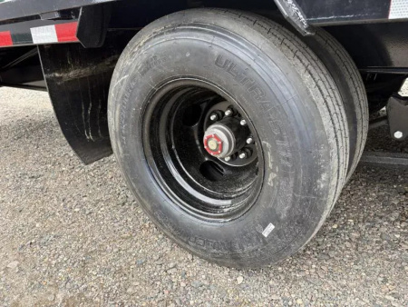 New 2026 32' PJ Low-Pro Gooseneck Trailer - 12k Axles - Hyd Jacks