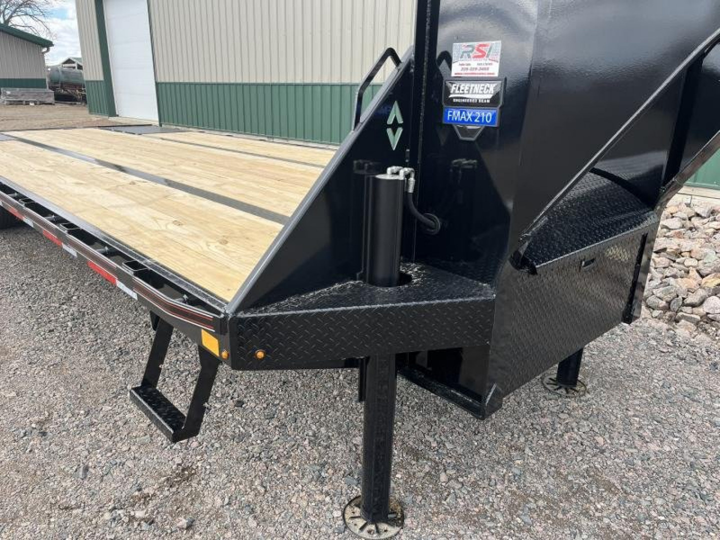 New 2025 Diamond C Trailers FMAX210 32' Hydraulic Dovetail GN Flatbed Trailer