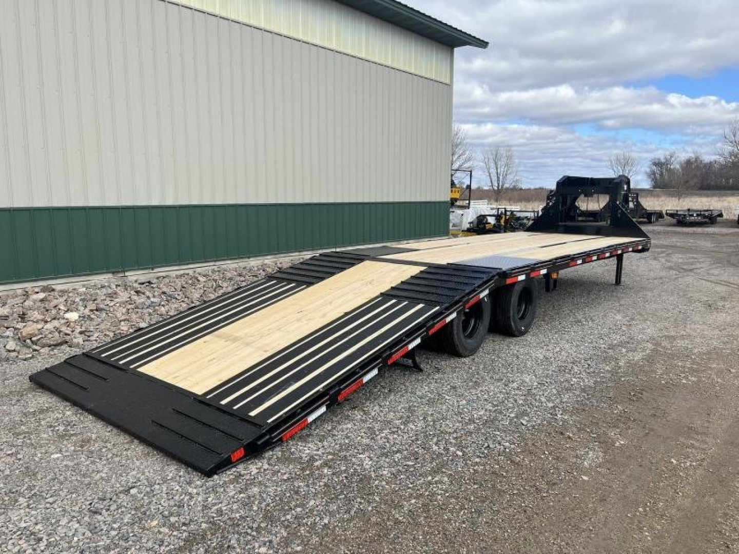 New 2025 Diamond C Trailers FMAX210 32' Hydraulic Dovetail GN Flatbed Trailer