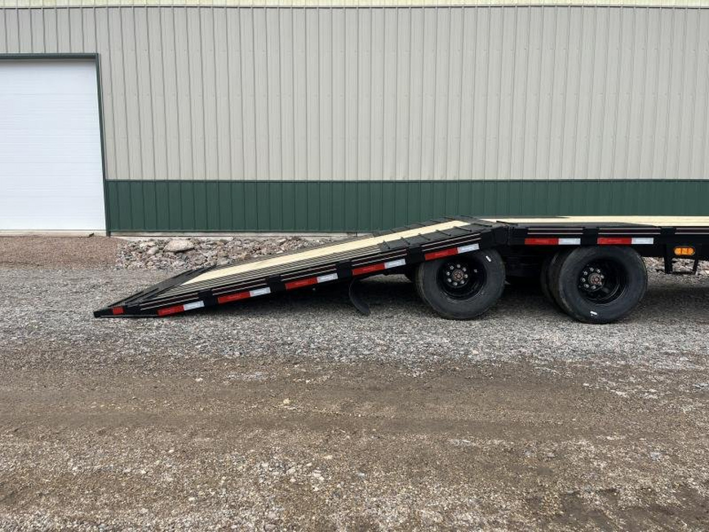 New 2025 Diamond C Trailers FMAX210 32' Hydraulic Dovetail GN Flatbed Trailer