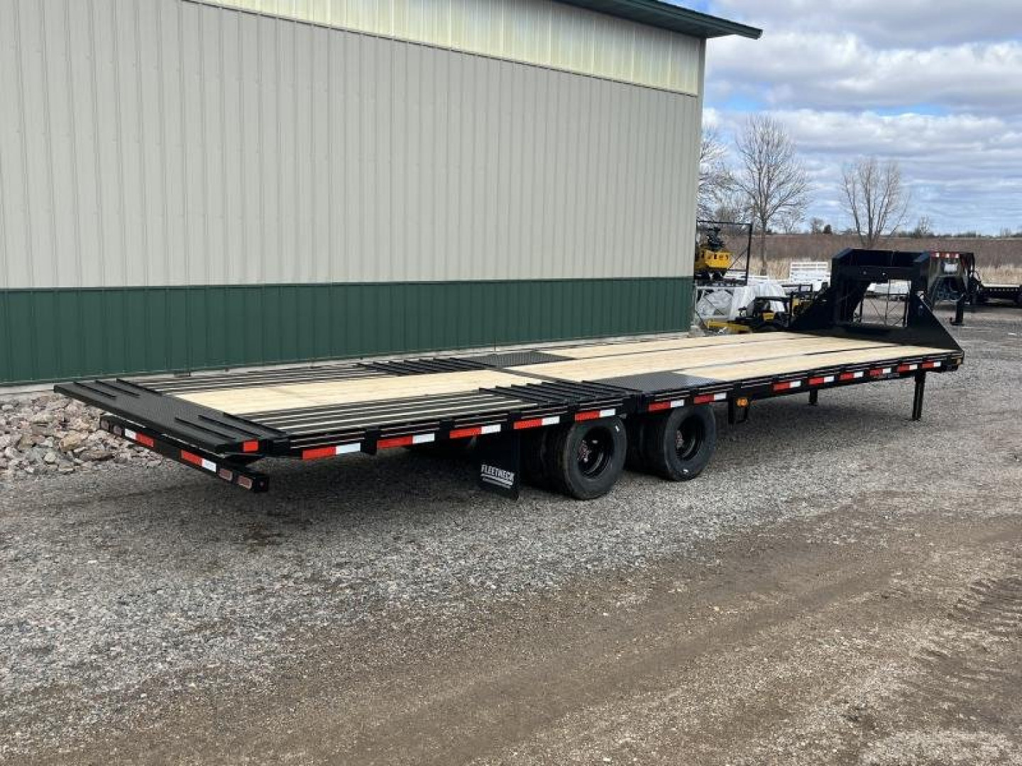 New 2025 Diamond C Trailers FMAX210 32' Hydraulic Dovetail GN Flatbed Trailer