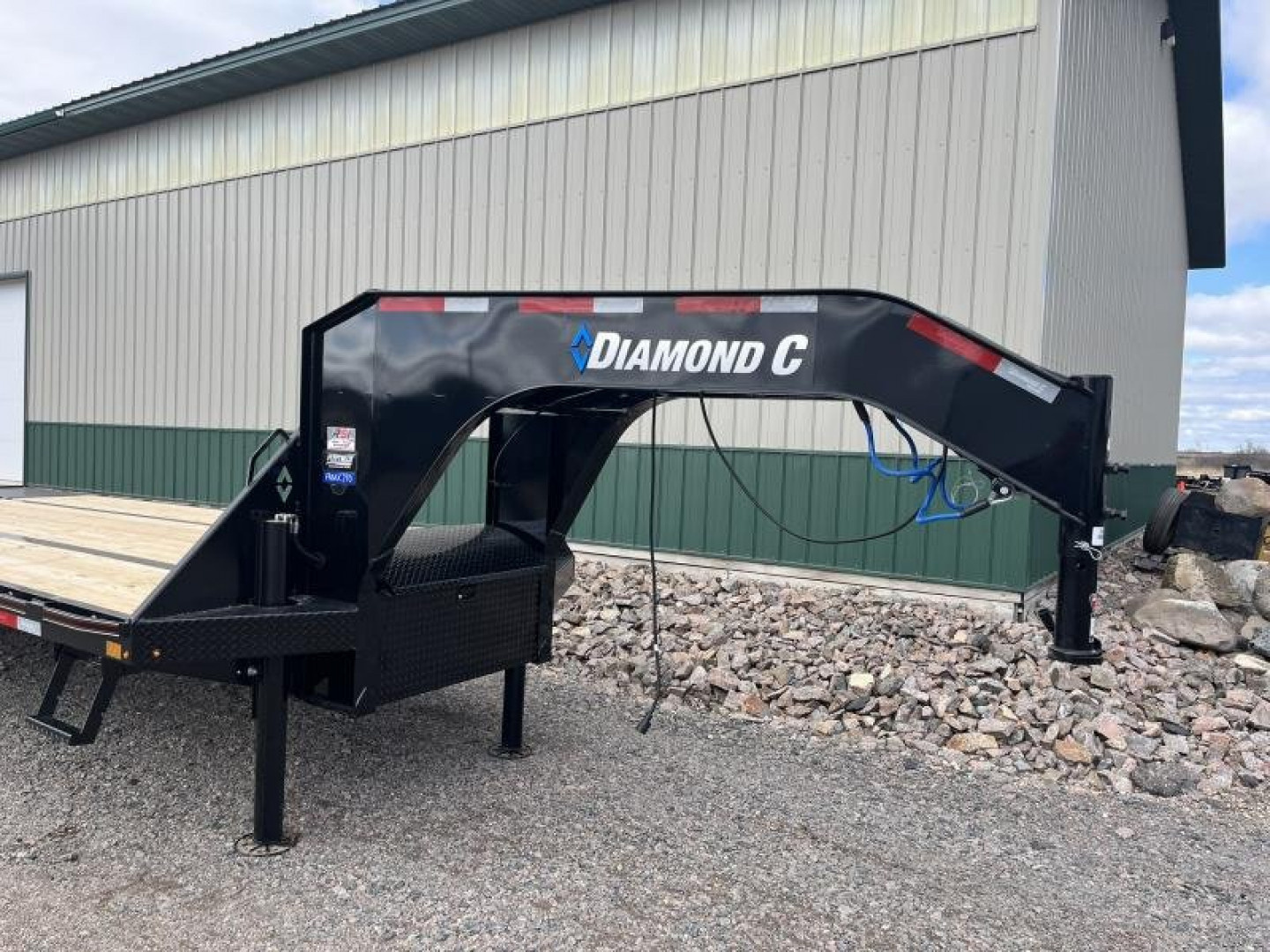 New 2025 Diamond C Trailers FMAX210 32' Hydraulic Dovetail GN Flatbed Trailer