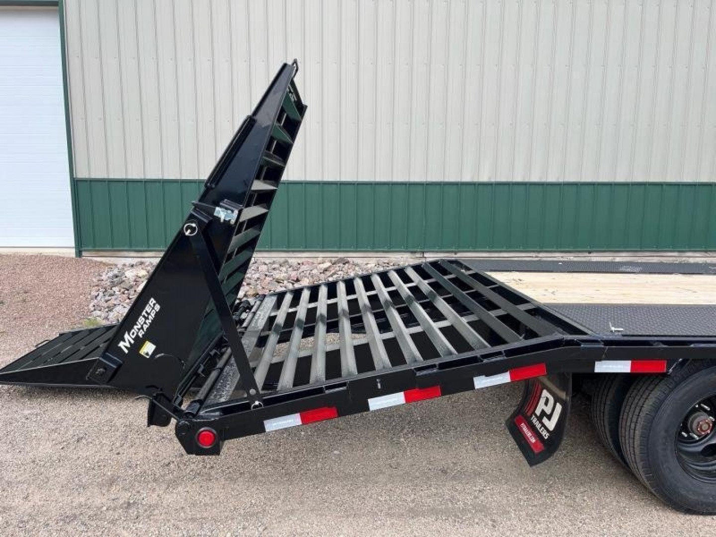 New 2025 28' PJ Low-Pro Pintle Hitch Flatbed Trailer
