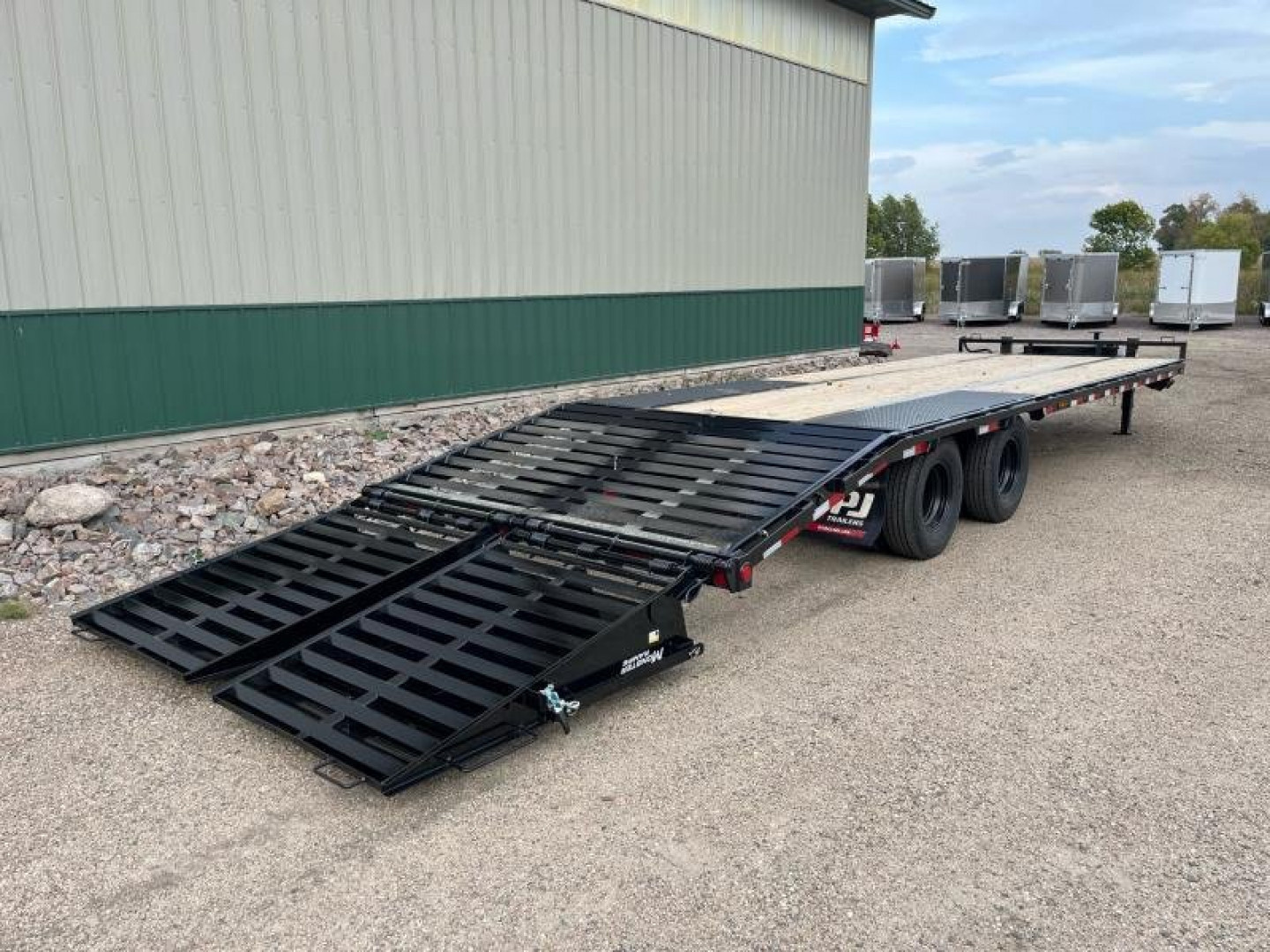 New 2025 28' PJ Low-Pro Pintle Hitch Flatbed Trailer