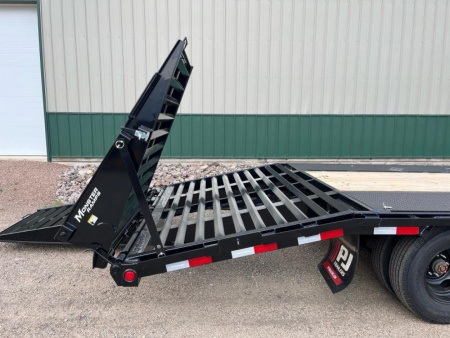 New 2025 28' PJ Low-Pro Pintle Hitch Flatbed Trailer
