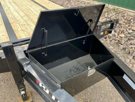 New 2025 28' PJ Low-Pro Pintle Hitch Flatbed Trailer