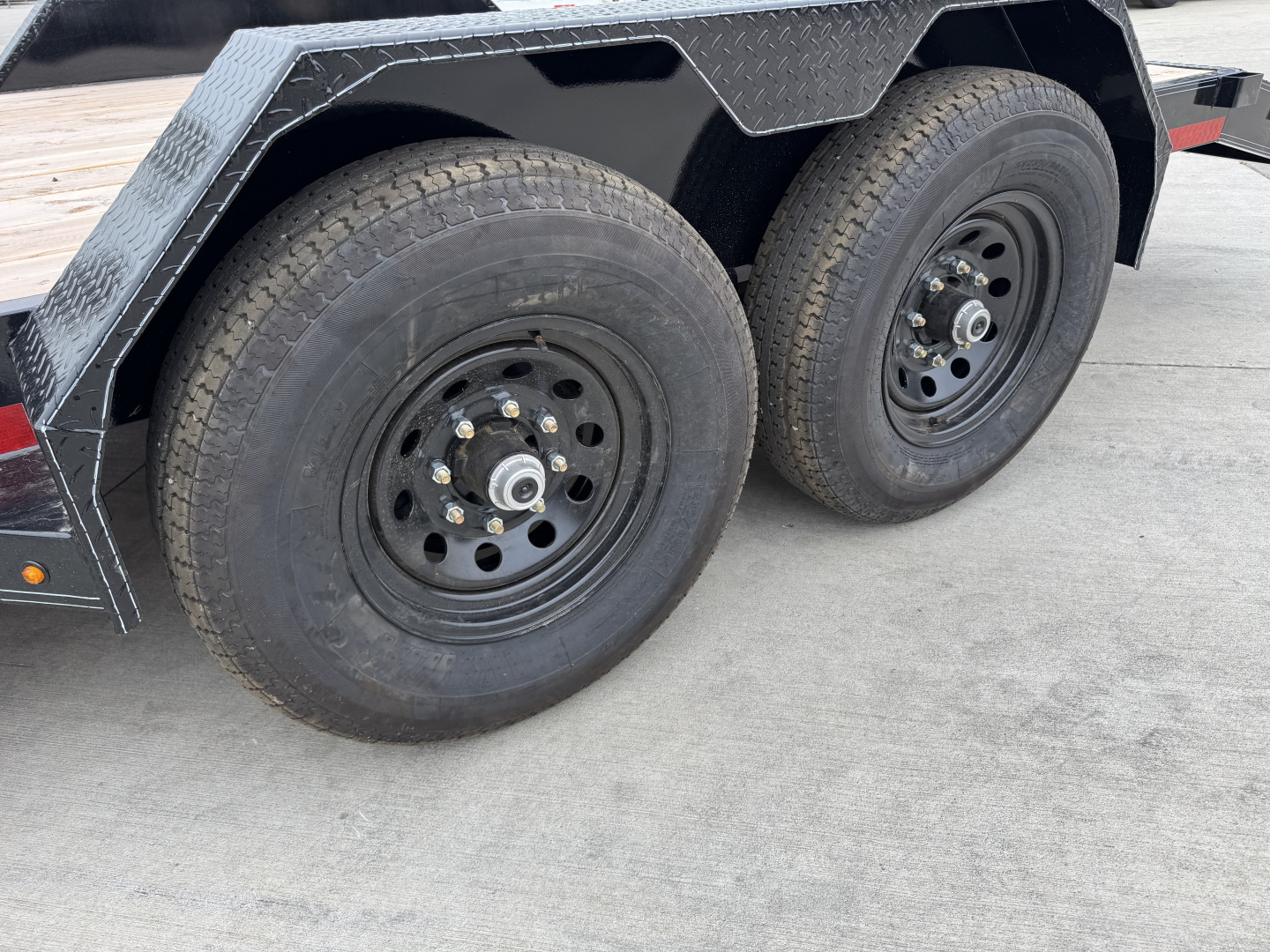 New NEW 2026 Double A 18’ flatbed Equipment Trailer 2-7000 lb axles=14K, dovetail, Slide In Ramps