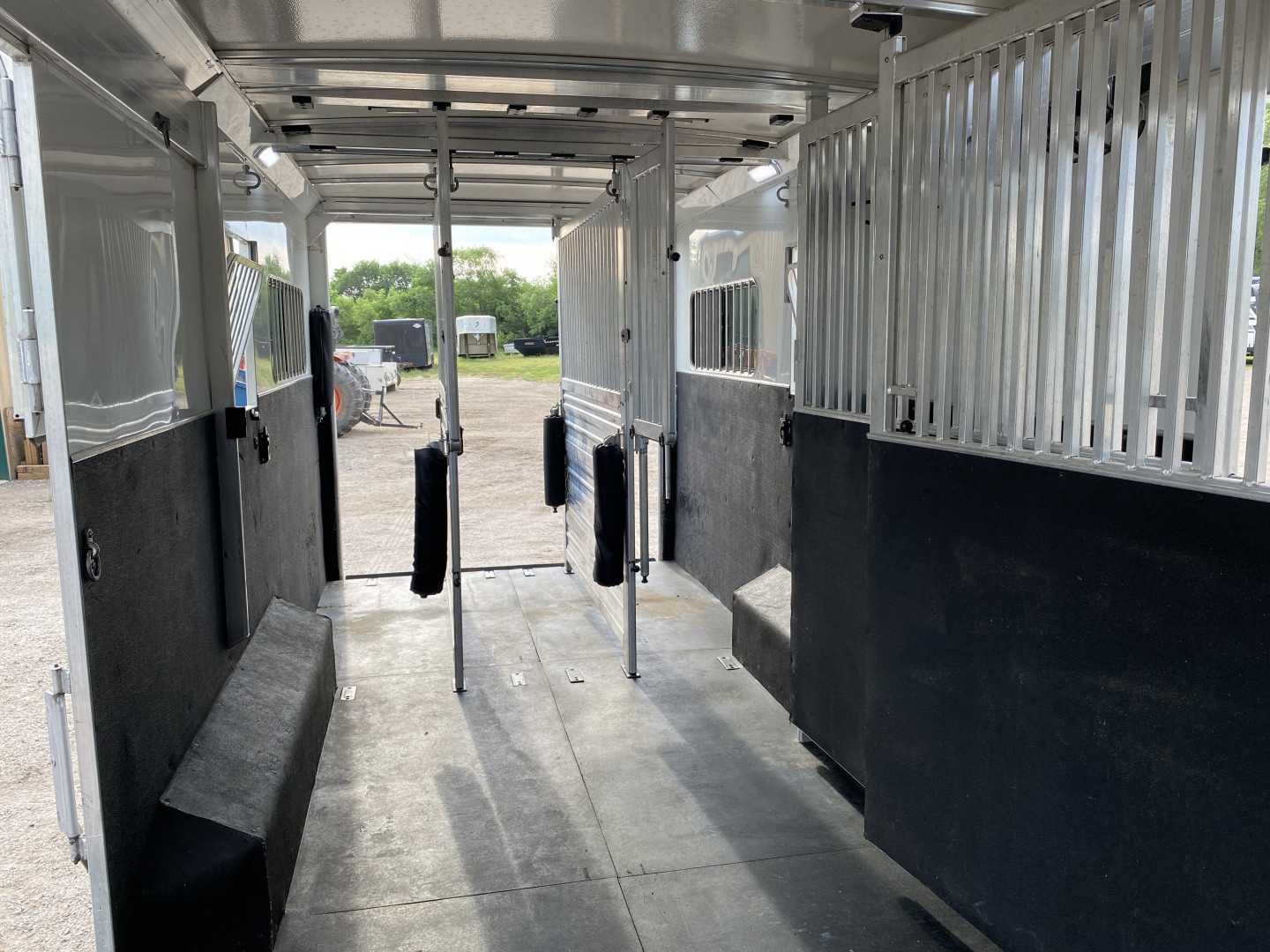 Used 2022 Cimarron 6H Head To Head