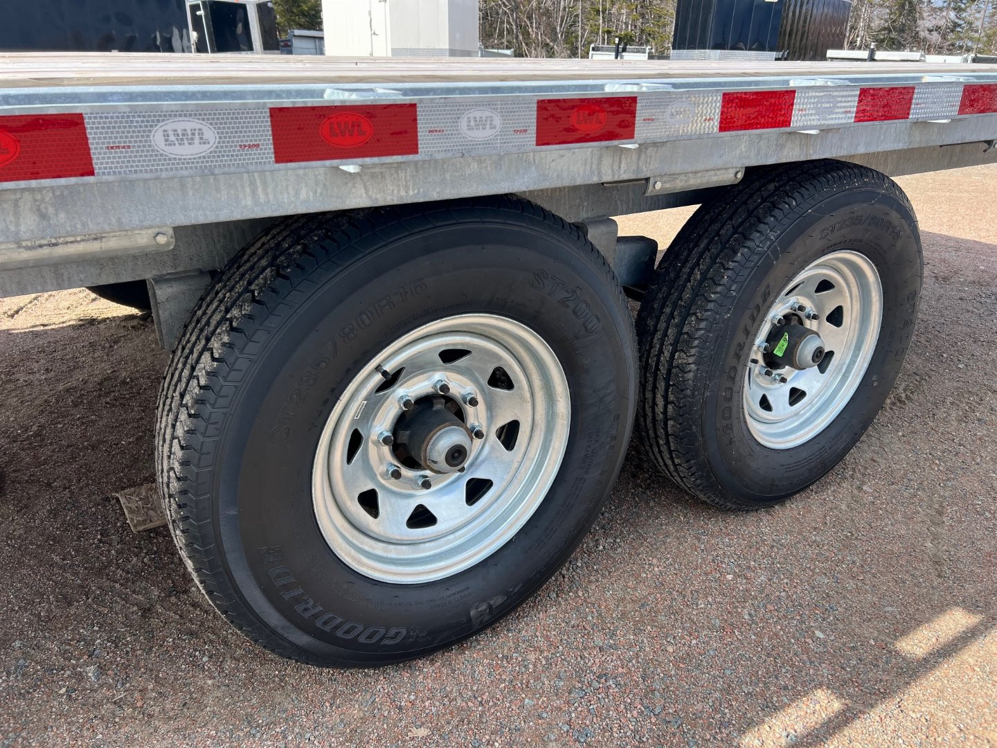 New 2025 LWL 8.5 x 20' flatbed / deck trailer 14,000 gvwr Deckover Trailer