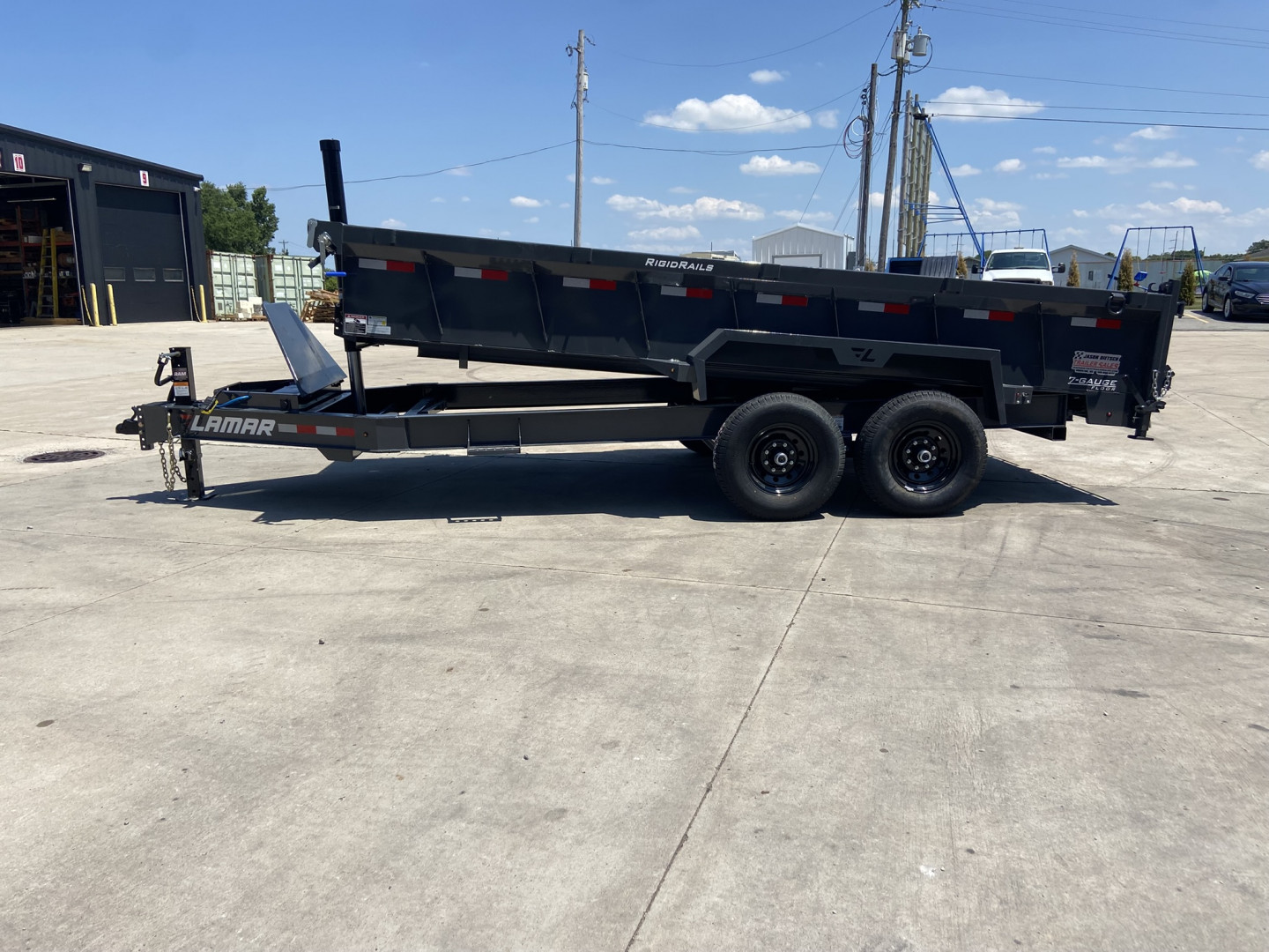 New Lamar 16' Telescopic Dump Trailer