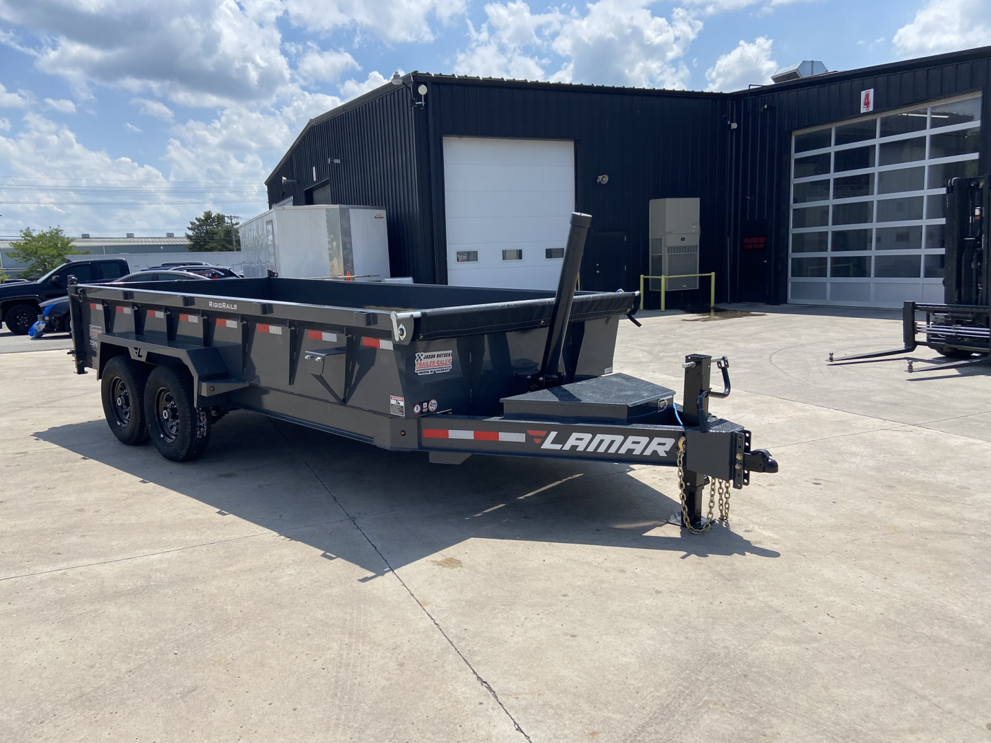 New Lamar 16' Telescopic Dump Trailer