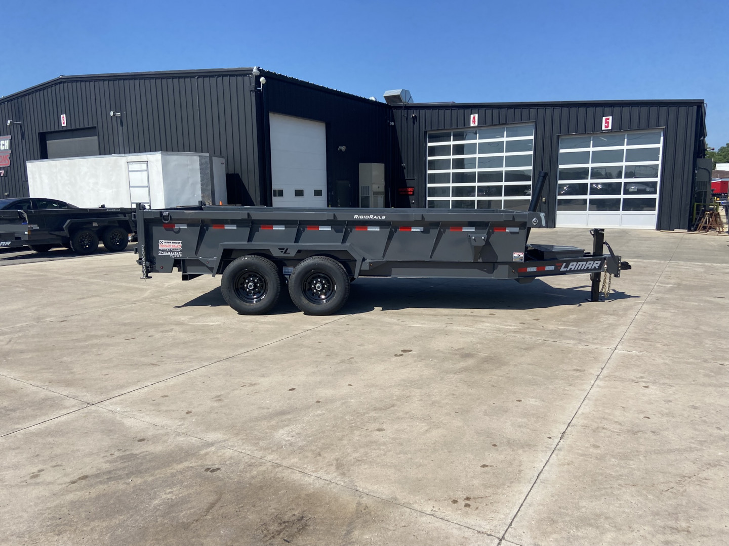 New Lamar 16' Telescopic Dump Trailer