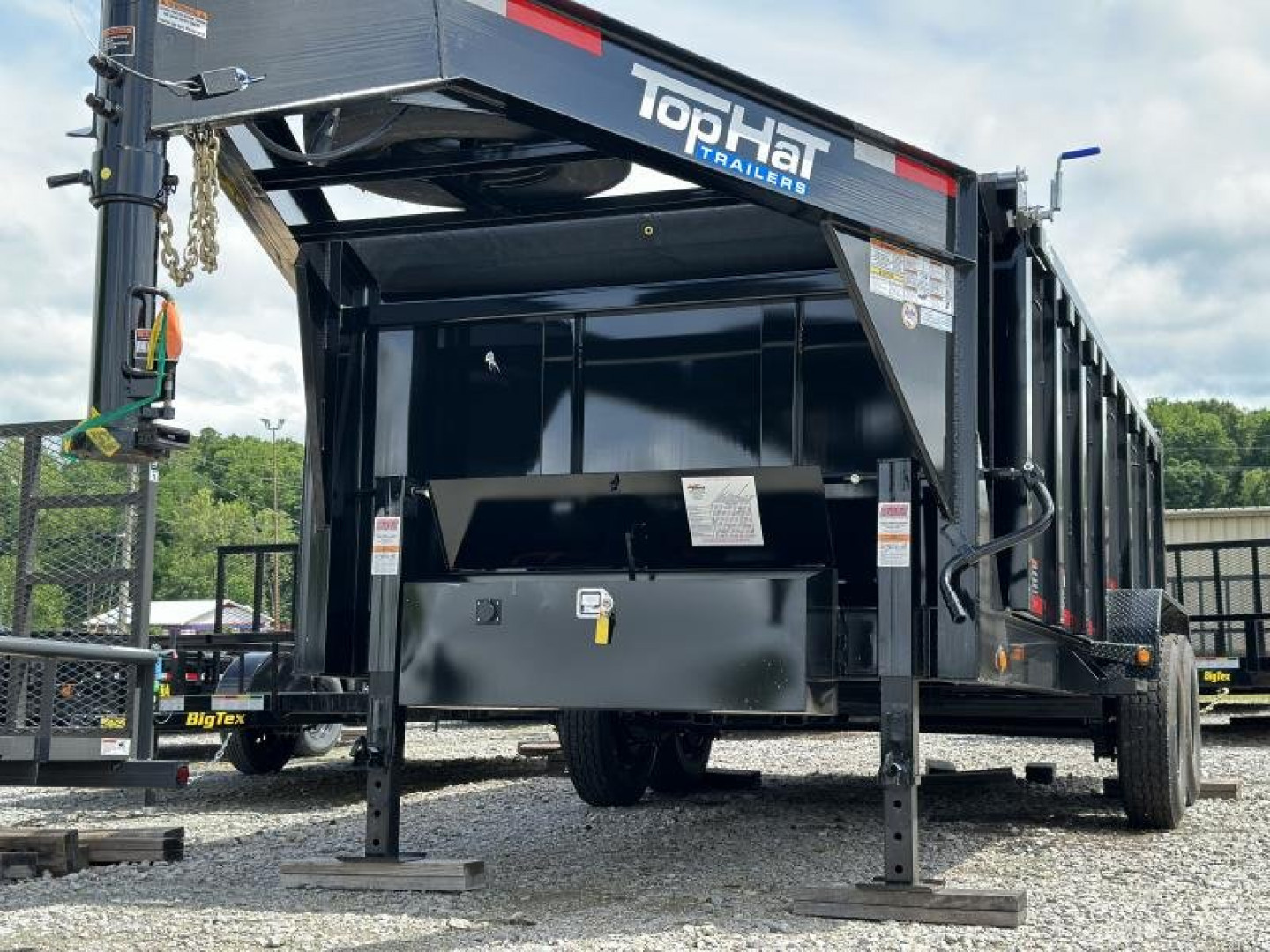 New Top Hat Trailers GNDPX140-16 (4FT SIDES) 7GA/14PLY Dump Trailer