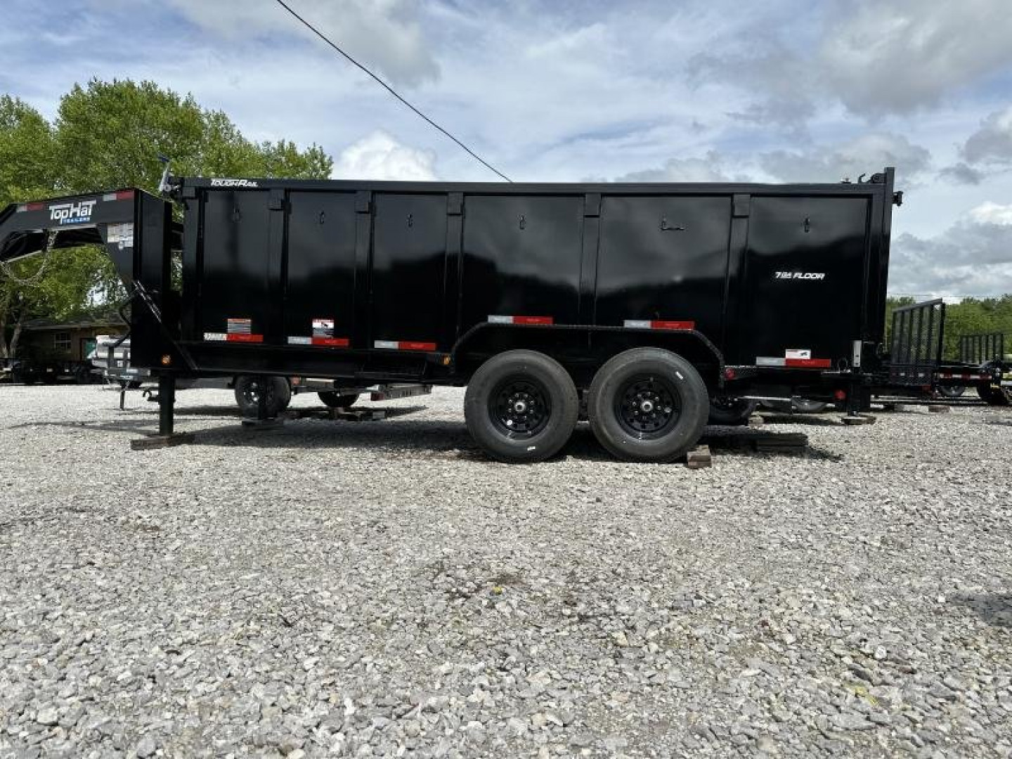 New Top Hat Trailers GNDPX140-16 (4FT SIDES) 7GA/14PLY Dump Trailer