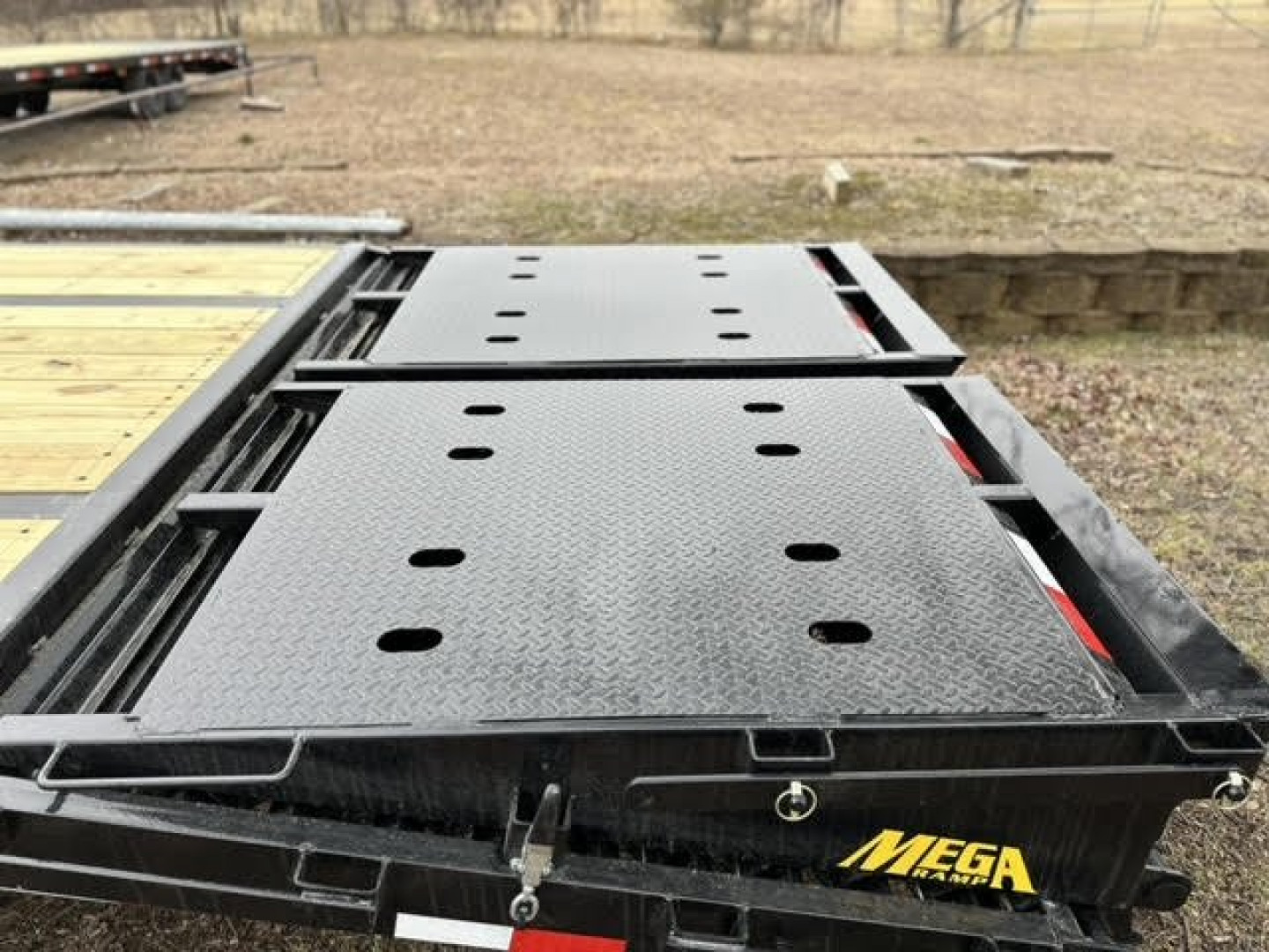New Big Tex Trailers 25GN-35+5 Flatbed Trailer
