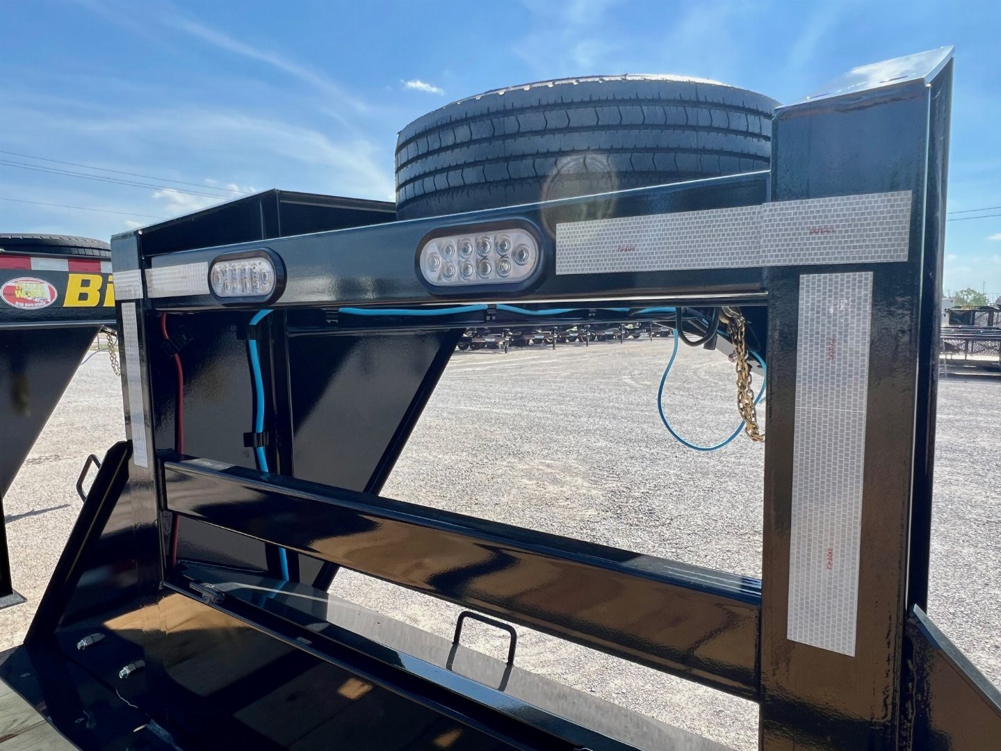 New 2025 BIG TEX TRAILERS 22GN-40D5A (35'+5') Flatbed Trailer w/ 14 Ply Upg.