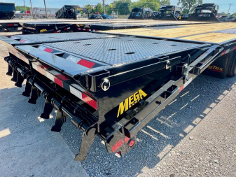 New 2025 BIG TEX TRAILERS 22GN-40D5A (35'+5') Flatbed Trailer w/ 14 Ply Upg.