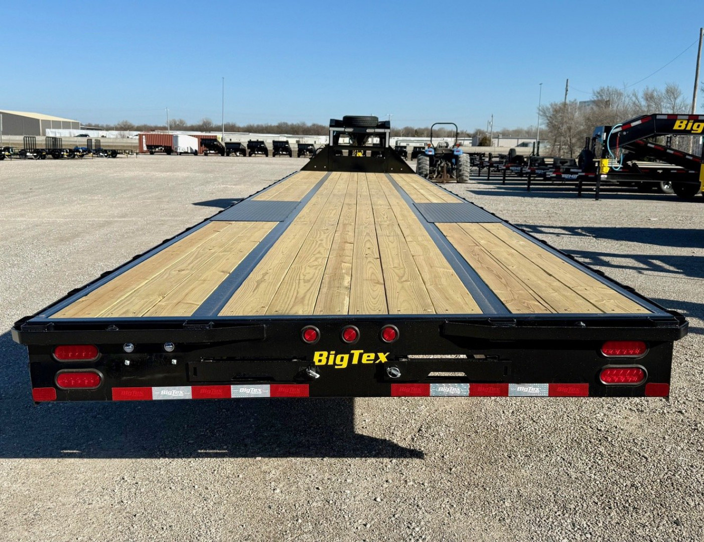 New 2025 Big Tex Trailers 22GN-40 Straight Deck w/ 14 Ply Upg.
