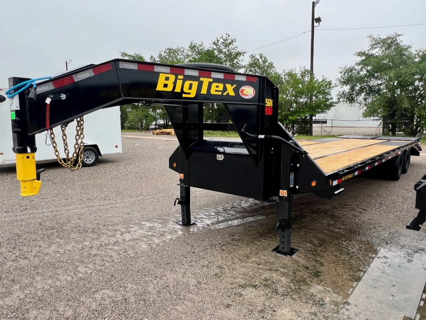 New 2026 BIG TEX TRAILERS 25GN-30D5A-MRBK Flatbed Trailer w/ 16 Ply Upgrade (25'+5')