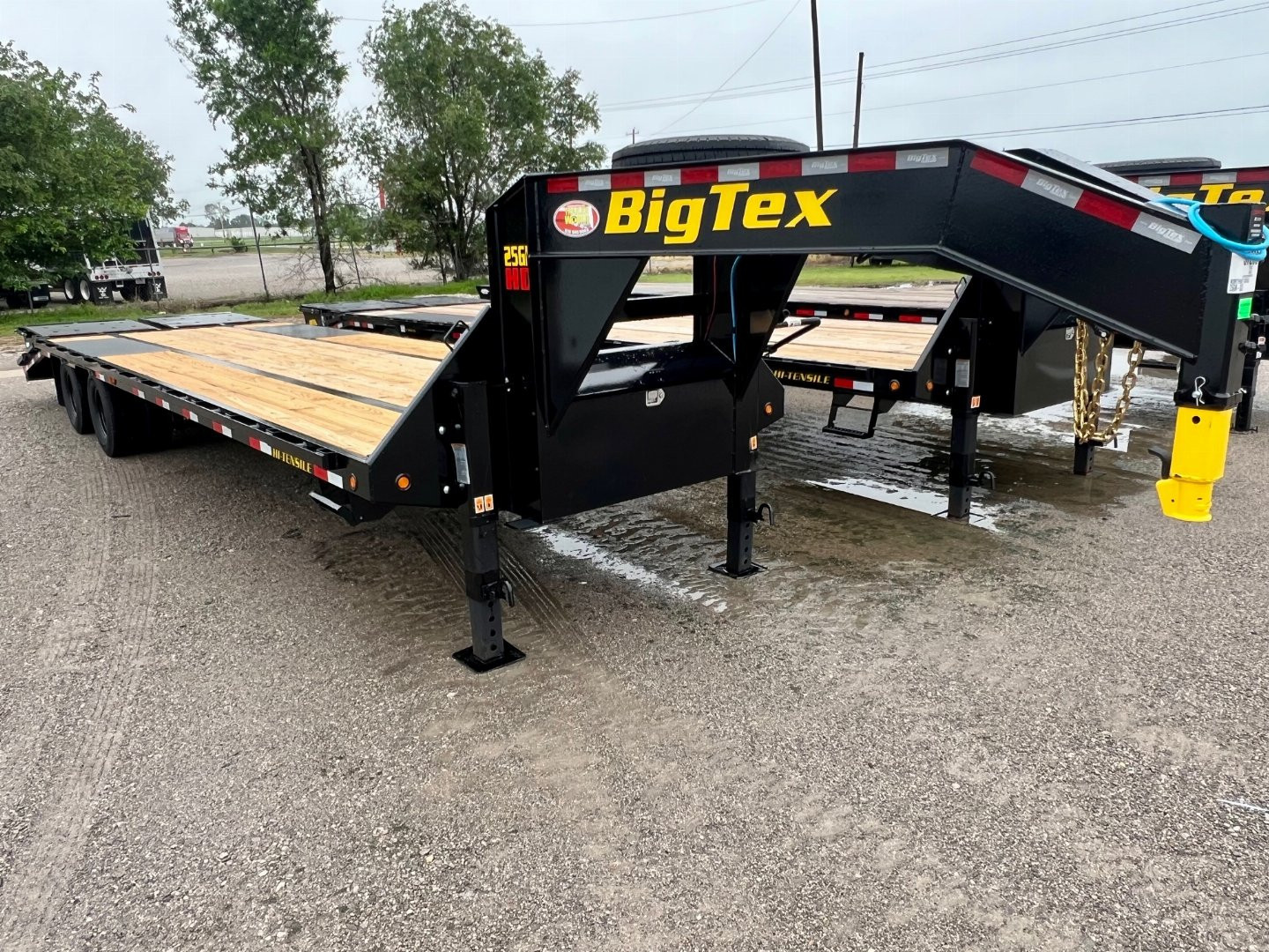 New 2026 BIG TEX TRAILERS 25GN-30D5A-MRBK Flatbed Trailer w/ 16 Ply Upgrade (25'+5')