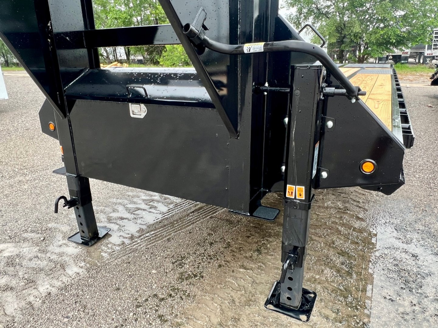 New 2026 BIG TEX TRAILERS 25GN-30D5A-MRBK Flatbed Trailer w/ 16 Ply Upgrade (25'+5')