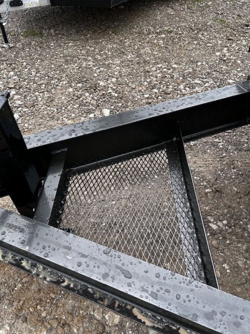 New 2026 MAXXD DOX 102"X24' DECKOVER BUMPER/PINTLE 8K AXLES PULL 17.5K GVWR Equipment Trailer