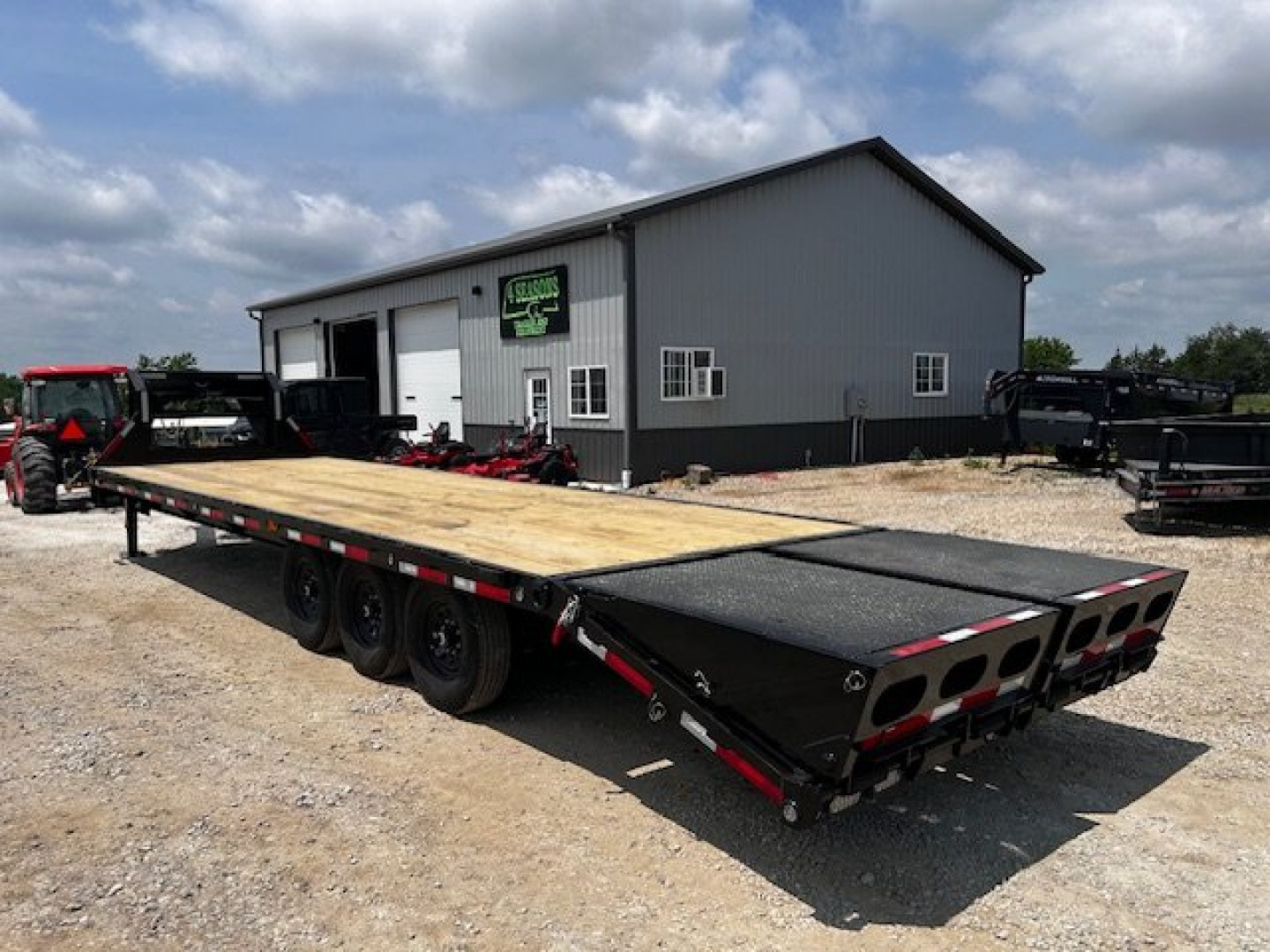 New 2026 MAXX-D GSX 102"X30' 21K GVWR DECKOVER TRIPLE AXLE GOOSENECK 14 PLY TIRES Equipment Trailer