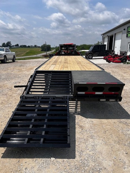 New 2026 MAXX-D GSX 102"X30' 21K GVWR DECKOVER TRIPLE AXLE GOOSENECK 14 PLY TIRES Equipment Trailer