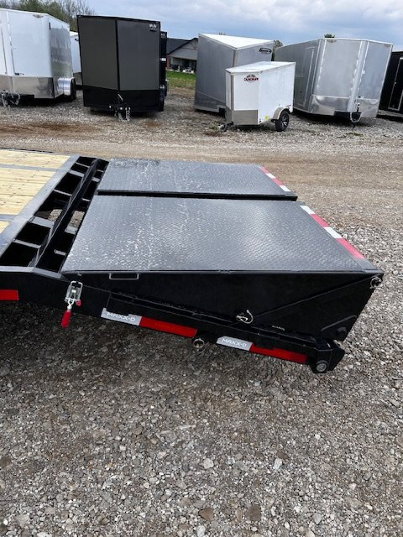 New 2026 MAXX-D LDX 102X32 LOW PRO DECKOVER GN ENGINEERED BEAM AND NECK24K GVWR Equipment Trailer