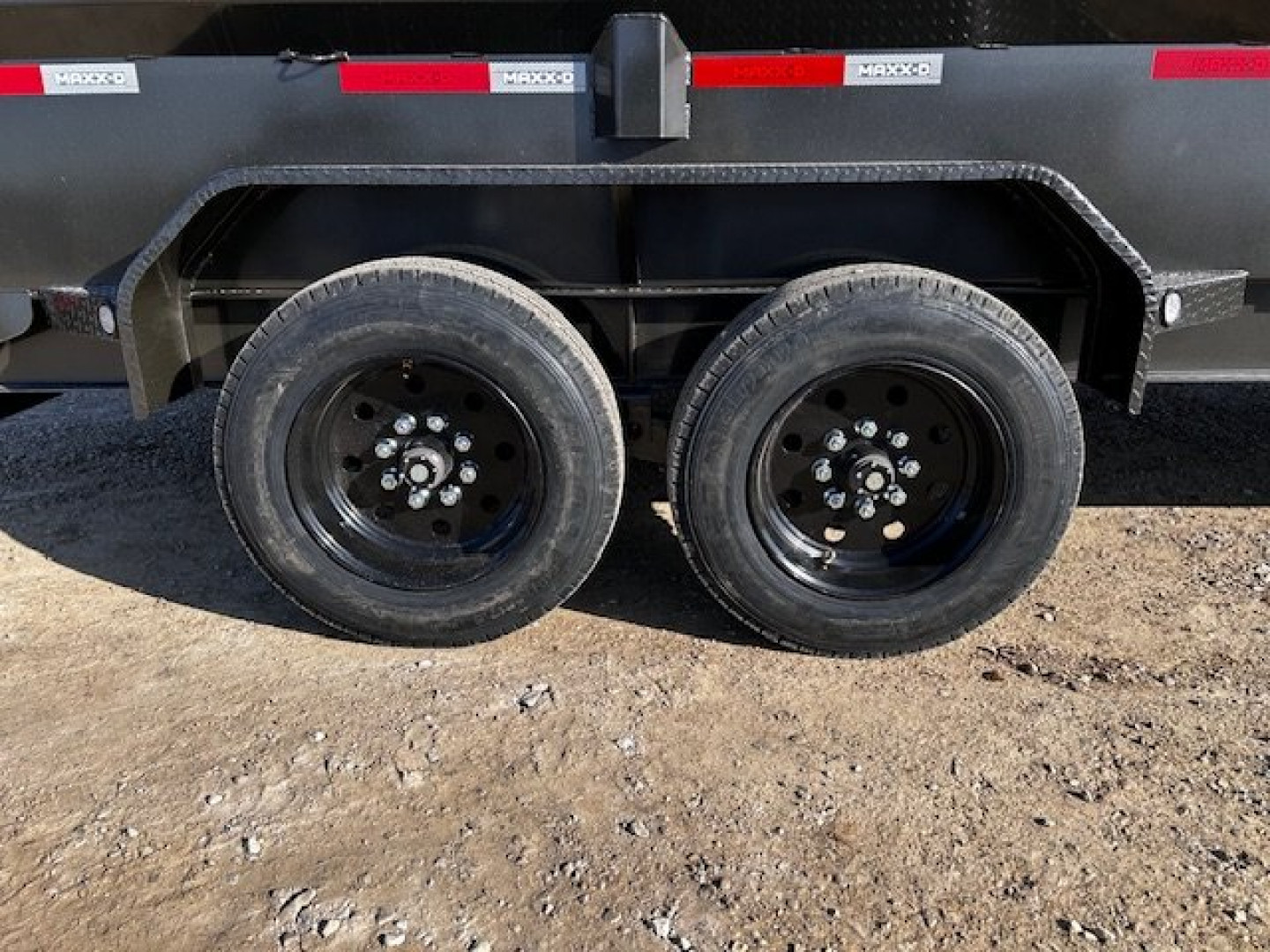 New 2025 MAXXD DJX 83"X16' GN 18K GVWR HD Dump Trailer
