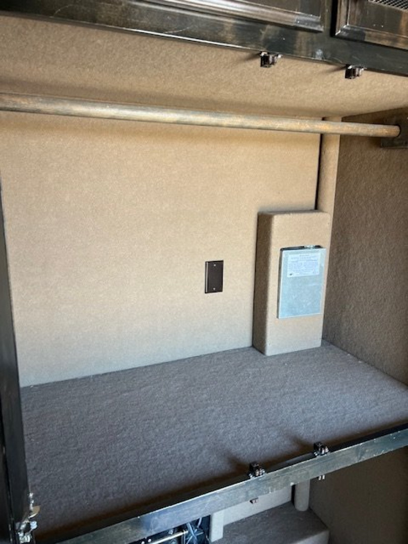 Used 2019 Elite 5 Horse Living Quarters Trailer