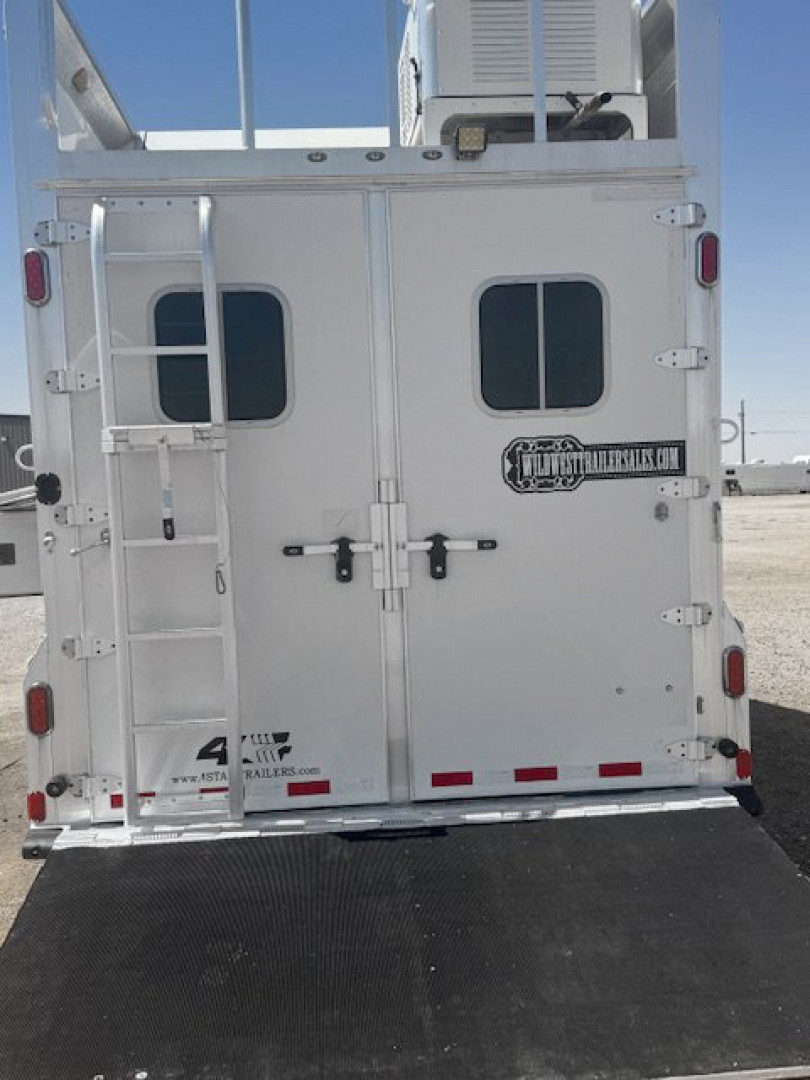 Used 2018 4-Star 4 Horse Living Quarters Horse Trailer