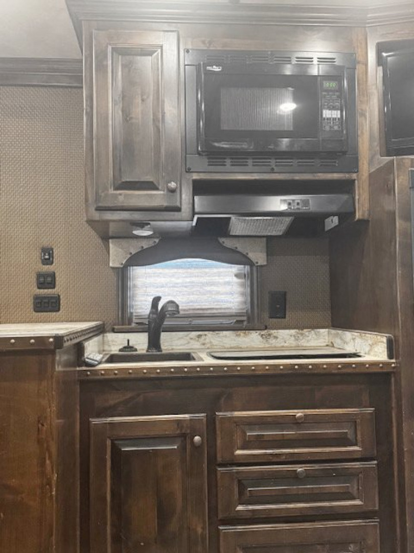 Used 2018 4-Star 4 Horse Living Quarters Horse Trailer
