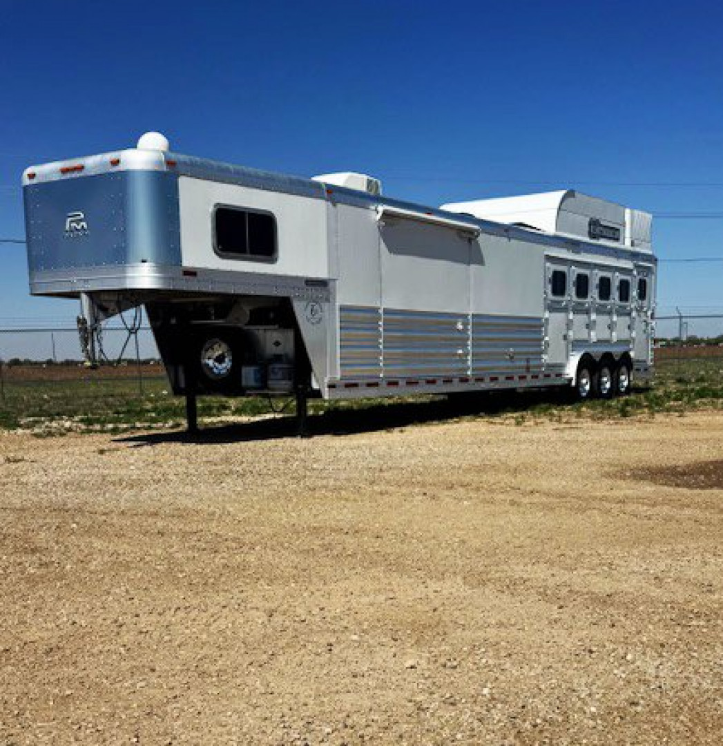 Used 2019 Platinum 5 Horse Reverse Load Platinum Living Quarters Horse Trailer