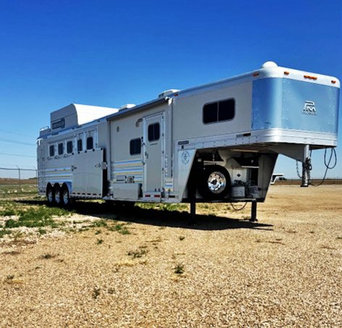 Used 2019 Platinum 5 Horse Reverse Load Platinum Living Quarters Horse Trailer