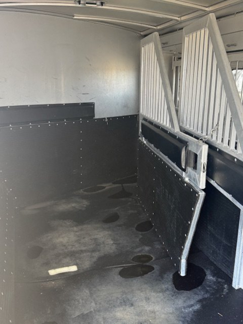 Used 2019 Platinum 5 Horse Reverse Load Platinum Living Quarters Horse Trailer