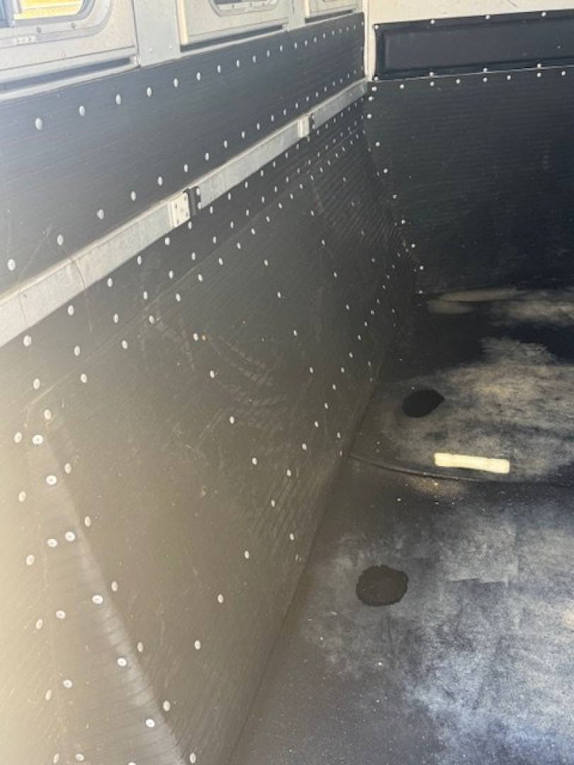 Used 2019 Platinum 5 Horse Reverse Load Platinum Living Quarters Horse Trailer