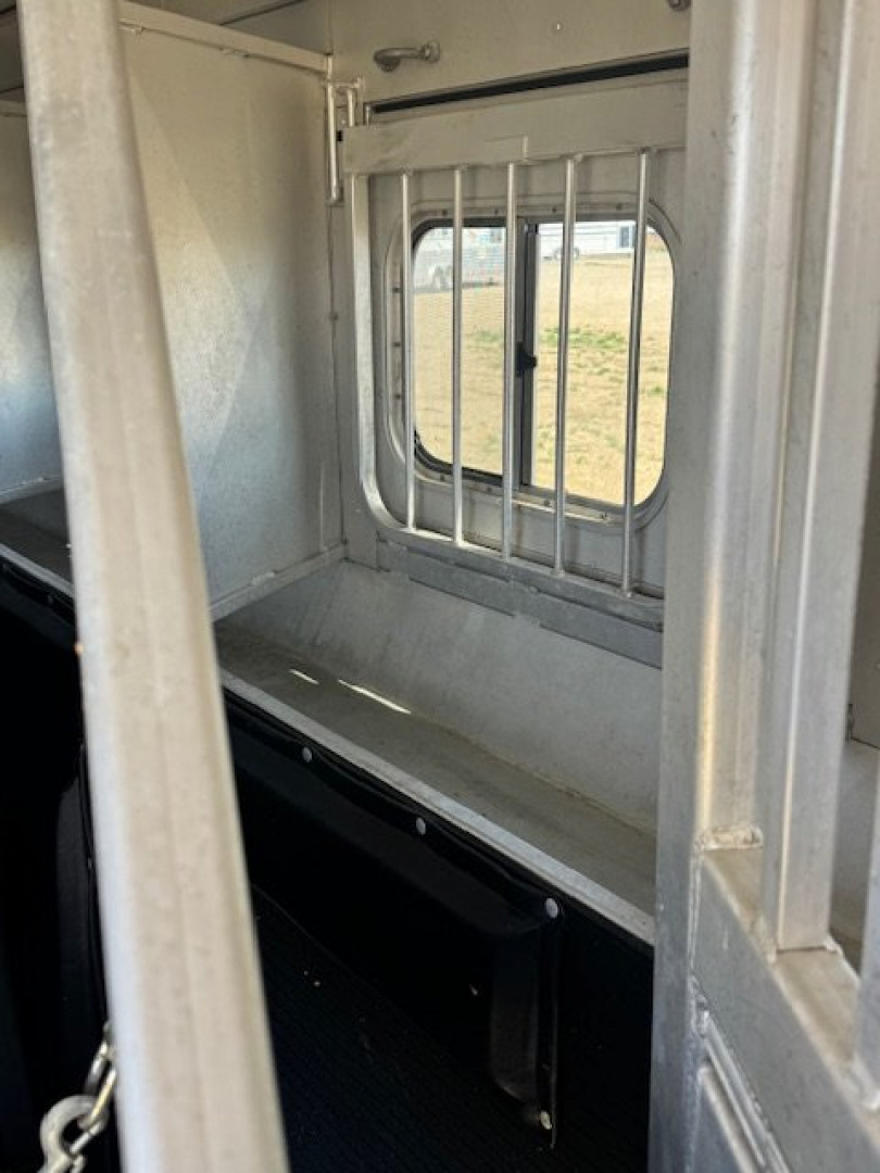 Used 2019 Platinum 5 Horse Reverse Load Platinum Living Quarters Horse Trailer