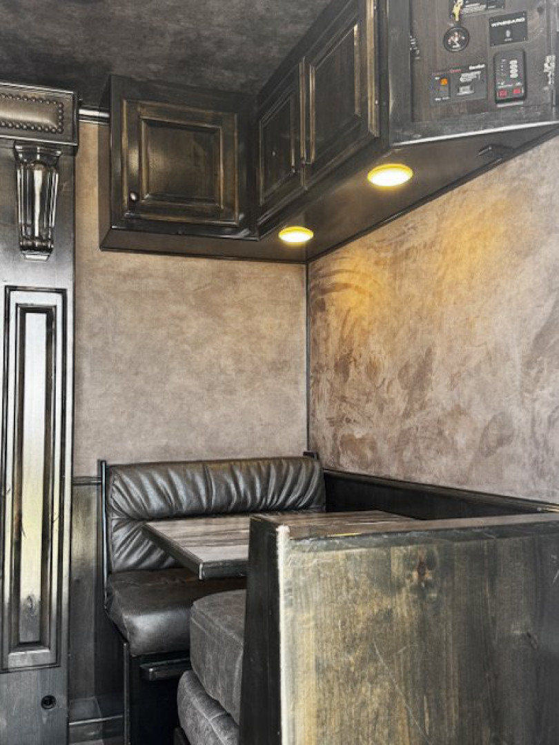 Used 2019 Platinum 5 Horse Reverse Load Platinum Living Quarters Horse Trailer