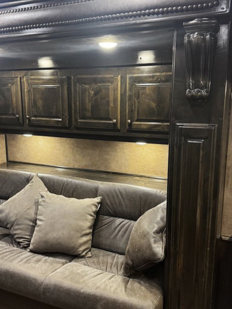 Used 2019 Platinum 5 Horse Reverse Load Platinum Living Quarters Horse Trailer