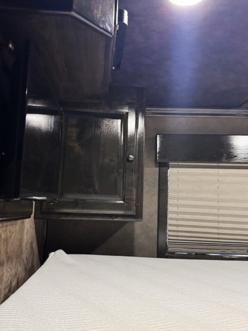 Used 2019 Platinum 5 Horse Reverse Load Platinum Living Quarters Horse Trailer