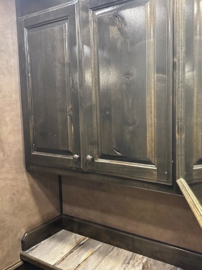 Used 2019 Platinum 5 Horse Reverse Load Platinum Living Quarters Horse Trailer