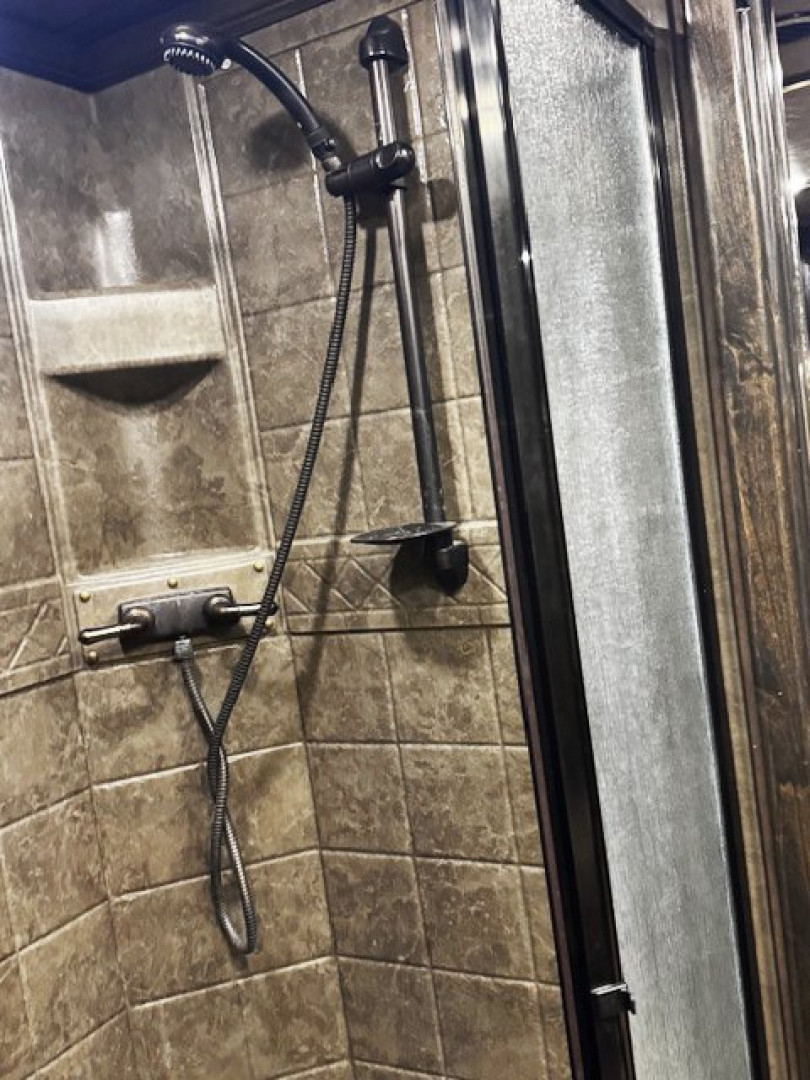 Used 2019 Platinum 5 Horse Reverse Load Platinum Living Quarters Horse Trailer