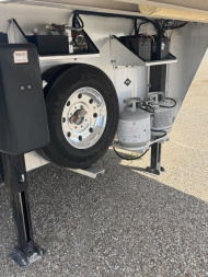 Used 2019 Platinum 5 Horse Reverse Load Platinum Living Quarters Horse Trailer