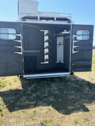 Used 2019 Platinum 5 Horse Reverse Load Platinum Living Quarters Horse Trailer