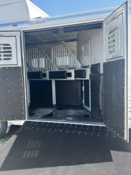 Used 2019 Platinum 5 Horse Reverse Load Platinum Living Quarters Horse Trailer